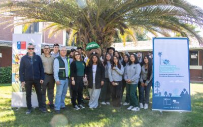 Conaf Maule celebra 100 años de historia del ministerio de Agricultura con plantación en liceo agrícola